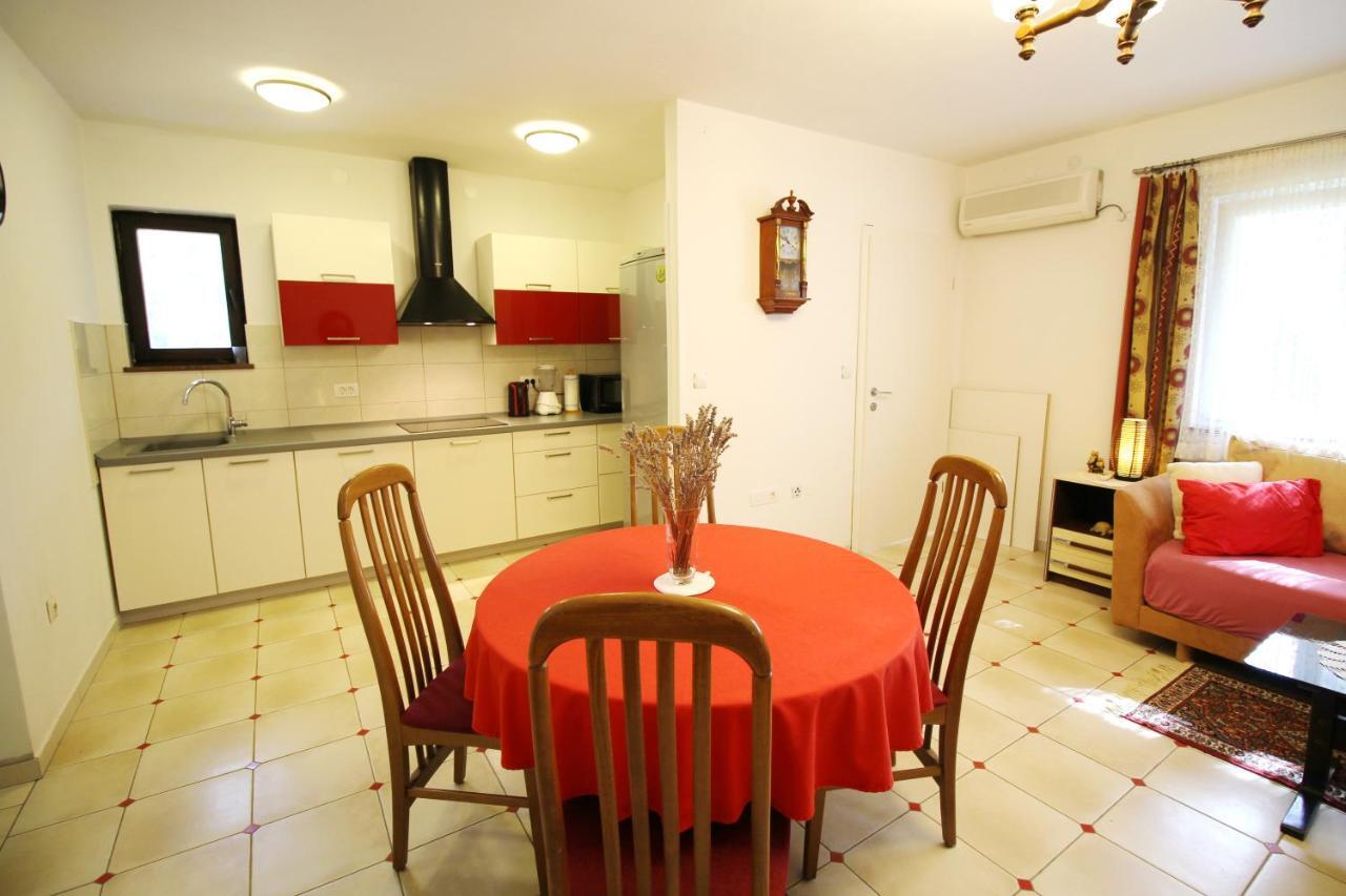 Apartment Duda Petrcane Bagian luar foto